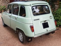 Louer une RENAULT 4 TL de de 1982 (Photo 3)