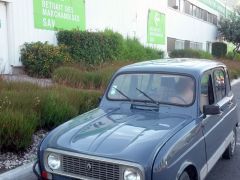 Louer une RENAULT 4 de de 1981 (Photo 2)