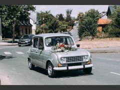 Louer une RENAULT 4 de de 1984 (Photo 1)