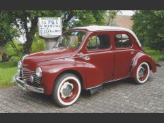 Louer une RENAULT 4CV  Découvrable de de 1951 (Photo 1)