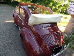 Louer une RENAULT 4CV  Découvrable de de 1951 (Photo 2)