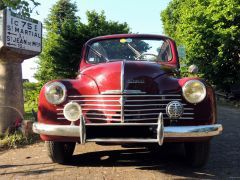 Louer une RENAULT 4CV  Découvrable de de 1951 (Photo 3)