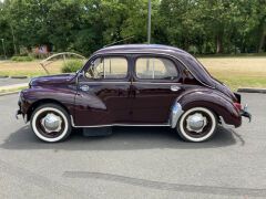 Louer une RENAULT 4CV Grand Luxe de de 1950 (Photo 3)