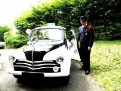 Louer une RENAULT 4CV POLICE PIE de de 1958 (Photo 2)