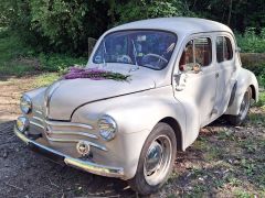 Louer une RENAULT 4CV de de 1955 (Photo 1)