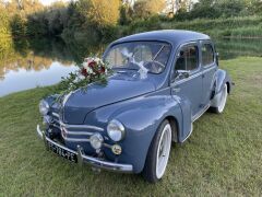 Louer une RENAULT 4CV de de 1955 (Photo 1)