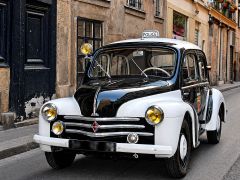 Louer une RENAULT 4CV de 1958 (Photo 1)