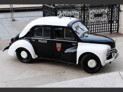 RENAULT 4CV de 1958 en location pour mariage dans le Val-de-Marne