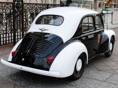 RENAULT 4CV de 1958 en location pour mariage dans le Val-de-Marne