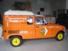 Louer une RENAULT 4L Fourgon de de 1985 (Photo 1)