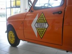 Louer une RENAULT 4L Fourgon de de 1985 (Photo 3)