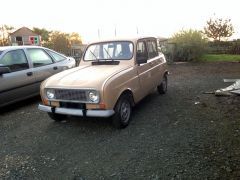 Louer une RENAULT 4L Savane de de 1986 (Photo 1)