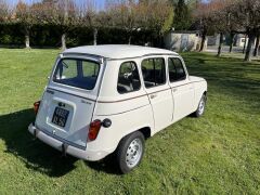 Louer une RENAULT 4L Savane de de 1989 (Photo 2)
