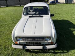 Louer une RENAULT 4L Savane de de 1989 (Photo 3)