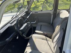 Louer une RENAULT 4L Savane de de 1989 (Photo 5)