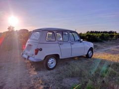Louer une RENAULT 4L Savane de de 1992 (Photo 2)