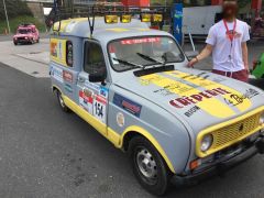 Louer une RENAULT 4L Trophy F4 de de 1983 (Photo 2)