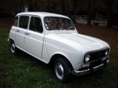 Louer une RENAULT 4L de de 1976 (Photo 1)