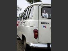 Louer une RENAULT 4L de de 1979 (Photo 2)