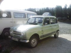 Louer une RENAULT 4L de 1982 (Photo 1)