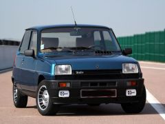 Louer une RENAULT 5 Alpine Turbo de de 1983 (Photo 2)