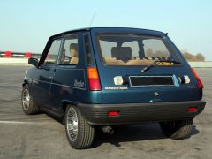 Louer une RENAULT 5 Alpine Turbo de de 1983 (Photo 3)