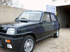 Louer une RENAULT 5 Alpine de 1982 (Photo 0)