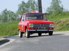 Louer une RENAULT 6 Pompier de de 1973 (Photo 3)
