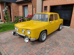 Louer une RENAULT 8 S de de 1968 (Photo 2)