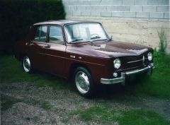 Louer une RENAULT 8 de de 1966 (Photo 1)