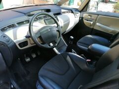 Louer une RENAULT Avantime de de 2000 (Photo 5)