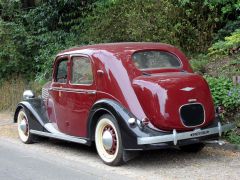 Louer une RENAULT Celtaquatre de de 1937 (Photo 4)