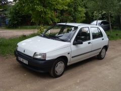 Louer une RENAULT Clio 1 de 1991 (Photo 0)