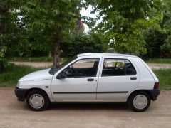 Louer une RENAULT Clio 1 de de 1991 (Photo 2)