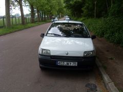 Louer une RENAULT Clio 1 de de 1991 (Photo 3)