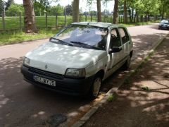 Louer une RENAULT Clio 1 de de 1991 (Photo 5)