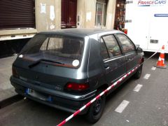 Louer une RENAULT Clio 1 de de 1993 (Photo 2)