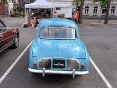 Louer une RENAULT Dauphine  de de 1962 (Photo 4)