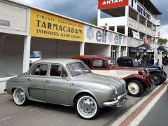 Renault Dauphine Ondine de 1961 en location pour mariage dans les Ardennes