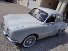 Louer une RENAULT Dauphine R1090 de 1959 (Photo 1)