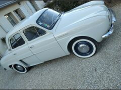 Louer une RENAULT Dauphine R1090 de de 1959 (Photo 2)