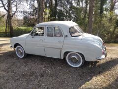 Louer une RENAULT Dauphine R1090 de de 1959 (Photo 3)