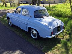 Louer une RENAULT Dauphine de de 1959 (Photo 2)