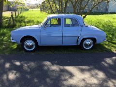 Louer une RENAULT Dauphine de de 1959 (Photo 3)