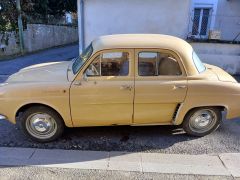 Louer une RENAULT Dauphine de de 1961 (Photo 2)