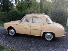 RENAULT Dauphine de 1961 en location pour mariage dans les Deux-S�vres