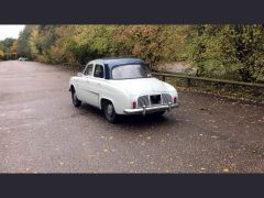 Louer une RENAULT Dauphine de de 1961 (Photo 4)