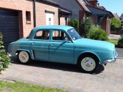Louer une RENAULT Dauphine de de 1962 (Photo 2)