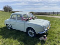 Louer une RENAULT Dauphine de de 1962 (Photo 2)