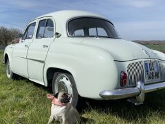 Louer une RENAULT Dauphine de de 1962 (Photo 3)